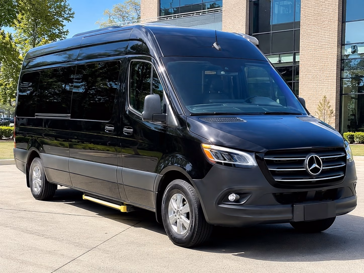 book the perfect ride for your next airport transfer 1