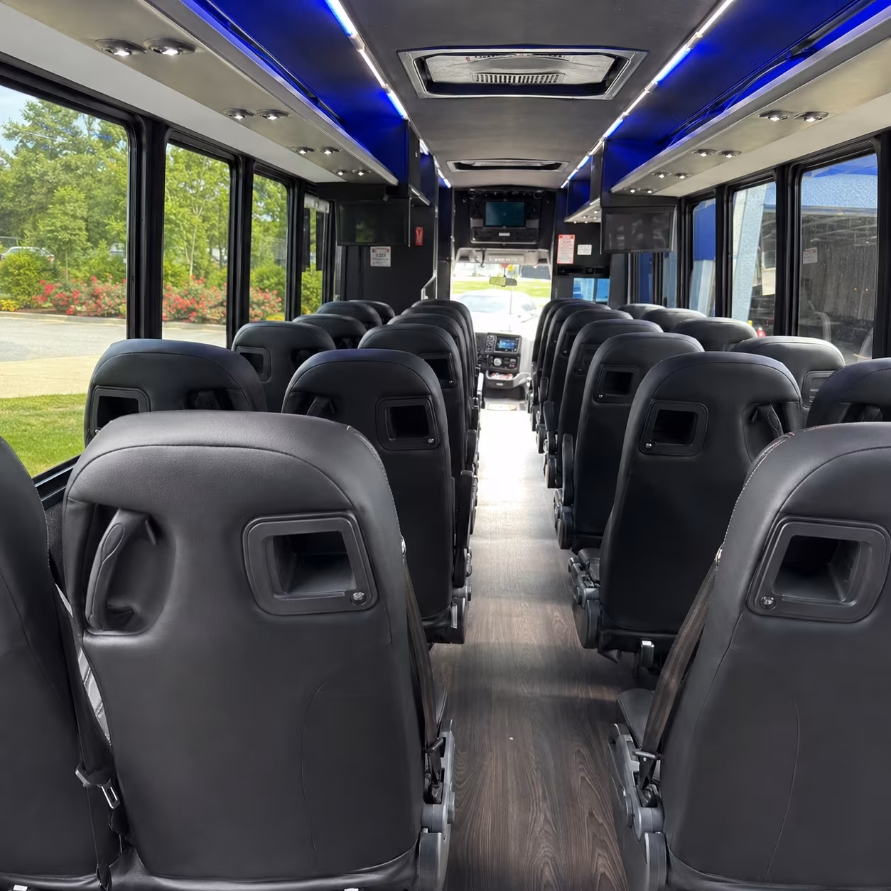 minibuses for lewisville field trips to the fort worth zoo and cultural district